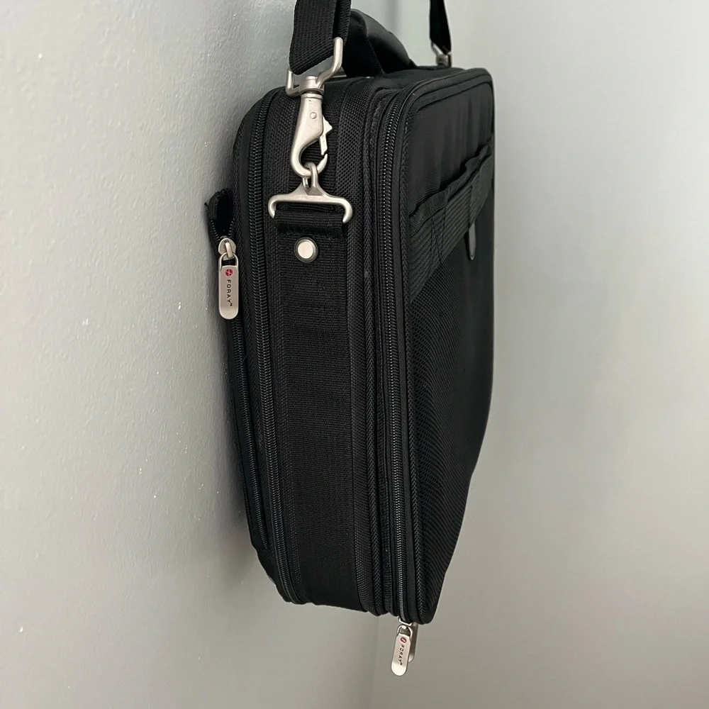NWOT Foray Laptop/Computer Messenger Shoulder Bag
